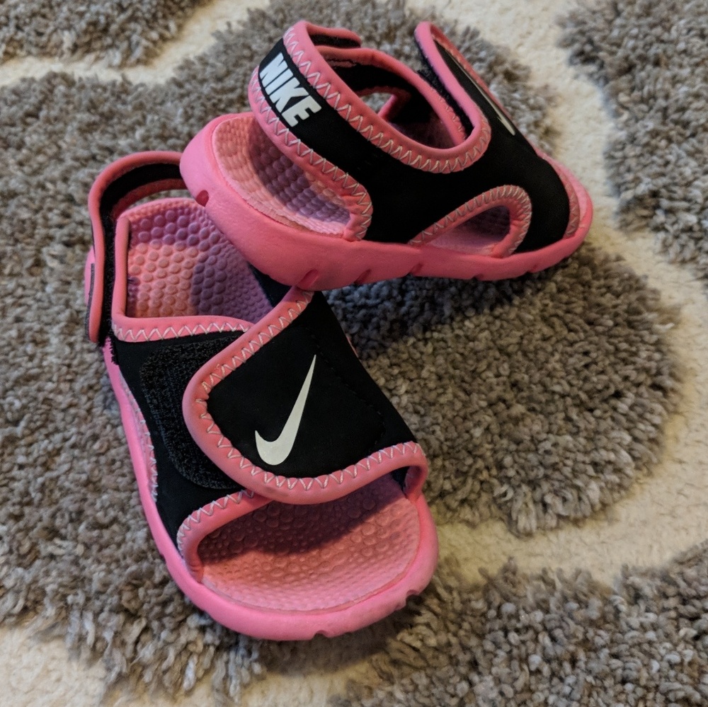 6C Nike sandals